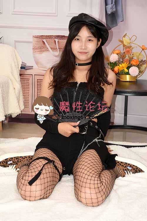初夏女神-点点~超短裙辣妹装网袜美腿[80P1V-0.6G百度网盘]